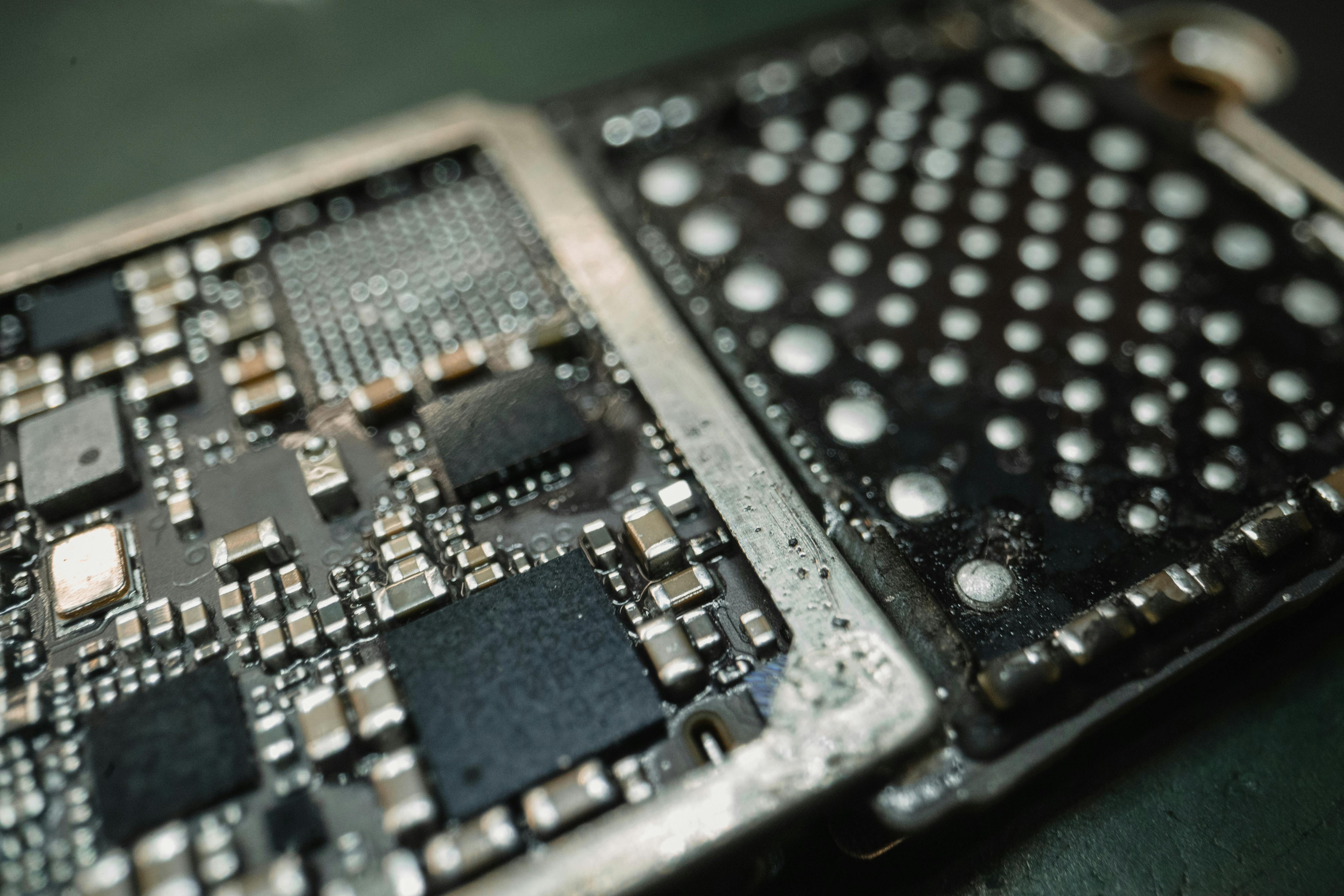 Several ways to control EMI radiation using PCB layered stacking